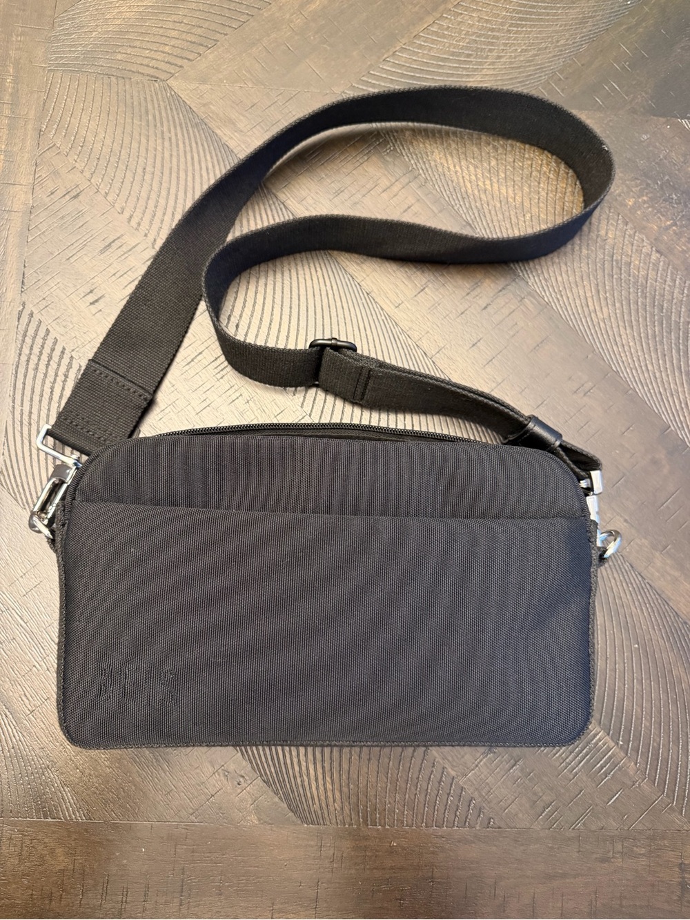 BÉIS Travel Crossbody Bag